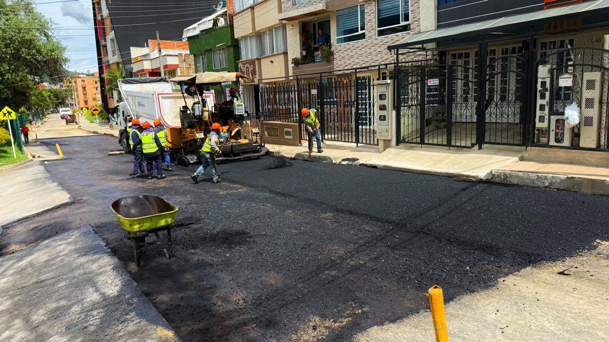 #AsíVaLaObra | Con toda la fuerza en el municipio de Duitama. Estos trabajos están incluidos en el #PlanMiCiudad, un proyecto de mantenimiento vial urbano desarrollado de manera articulada entre la <a href="/SecInfraBoyaca/">Secretaría de Infraestructura de Boyacá</a>, <a href="/TierraSuaBoyaca/">TierraSua S.A.S</a> y la Alcaldía Municipal 🛣️.