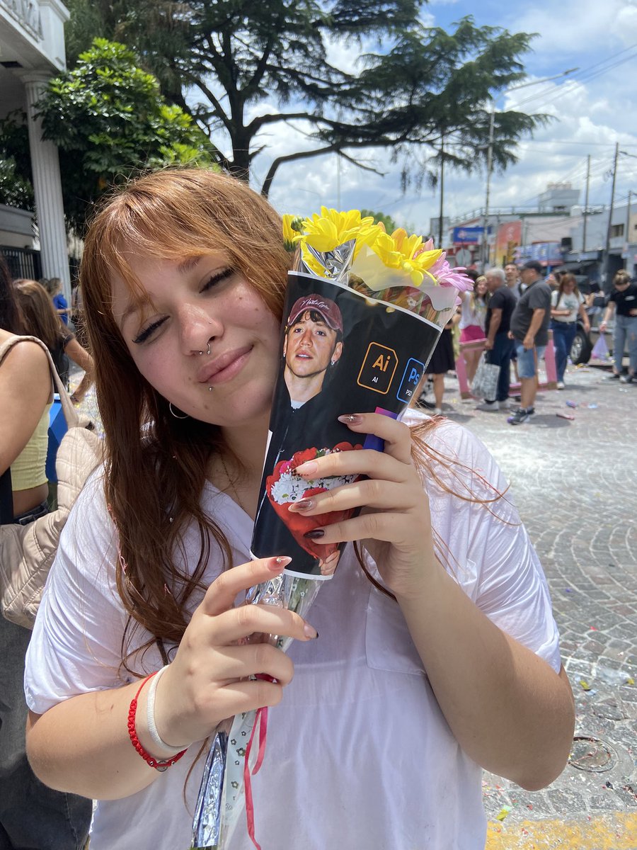inefablelondra's tweet photo. ayer me recibí y flor hizo q venga PAULO LONDRA TE AMO FLOR 
@flxr96s https://t.co/r2YHgxKvJJ