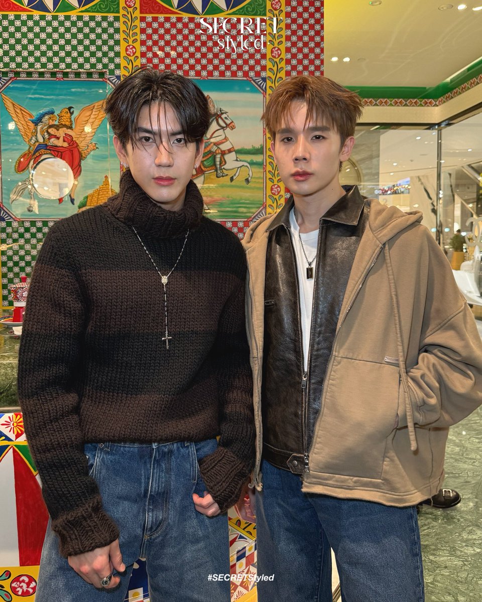 SECRET_Styled's tweet image. #DolceGabbanaxJimmySea
#DolceGabbanaxNamtanFilm
#DGCaffexZeeNuNew
#DolceGabbanaxEmiBonnie
#jimmyyjp #sea_tawinan
#NamtanTipnaree #filmracha
#emiamily #beonnnie 
#ZeePruk #NuNew #ZeeNuNew

ใจละลาย!! แชะภาพส่งต่อความสวยหล่อของเหล่าดาราที่มาร่วมงาน The Opening of The New DG Caffé in…