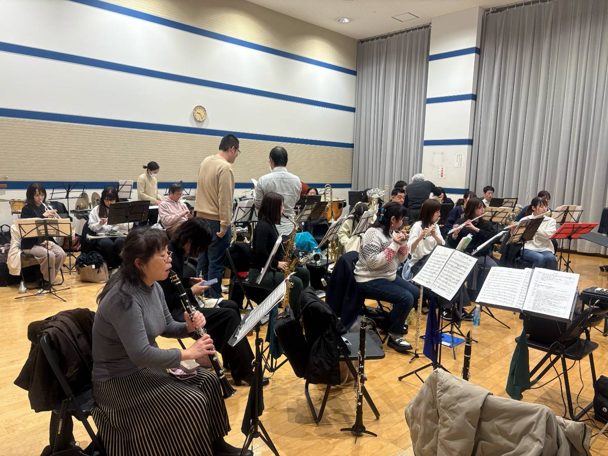 progresswind's tweet image. 急に寒くなり始めましたね❄️
ウインドアンサンブルプログレスです🎶
本日は１２月初めての練習でした⛄️

演奏会まで残りあと３日です☺️！
12月7日は東区市民センターのなみきホールですよ〜🎺✨️✨️

#福岡
#吹奏楽
#演奏会
#団員募集中
#冬将軍到来
#体調管理に気をつけてお過ごしください