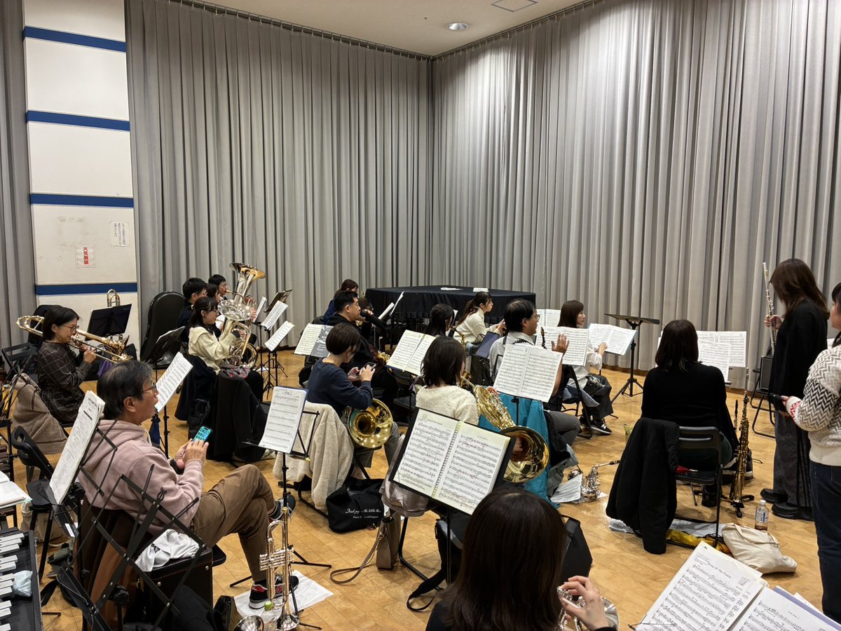progresswind's tweet image. 急に寒くなり始めましたね❄️
ウインドアンサンブルプログレスです🎶
本日は１２月初めての練習でした⛄️

演奏会まで残りあと３日です☺️！
12月7日は東区市民センターのなみきホールですよ〜🎺✨️✨️

#福岡
#吹奏楽
#演奏会
#団員募集中
#冬将軍到来
#体調管理に気をつけてお過ごしください