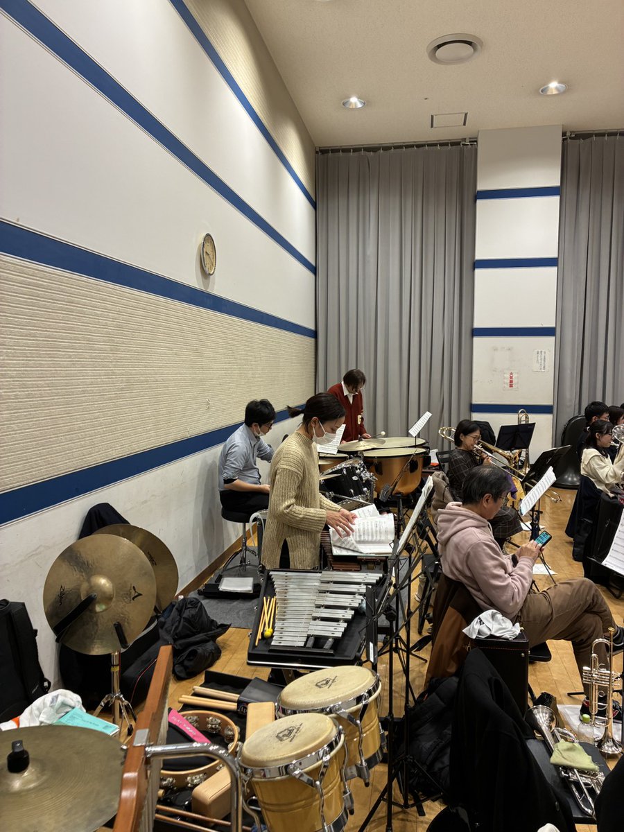 progresswind's tweet image. 急に寒くなり始めましたね❄️
ウインドアンサンブルプログレスです🎶
本日は１２月初めての練習でした⛄️

演奏会まで残りあと３日です☺️！
12月7日は東区市民センターのなみきホールですよ〜🎺✨️✨️

#福岡
#吹奏楽
#演奏会
#団員募集中
#冬将軍到来
#体調管理に気をつけてお過ごしください