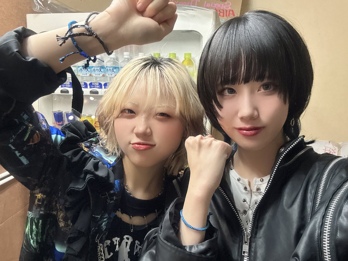 miyu_overkill's tweet image. Shimizちゃんとも無事にお写真撮れたー！
しーちゃんのライブパフォーマンスも性格も人間としてとても大好きです！今後ともよろしくです💙
キラミナさんの新曲もとても良きでした！
#キラミナ　さん!