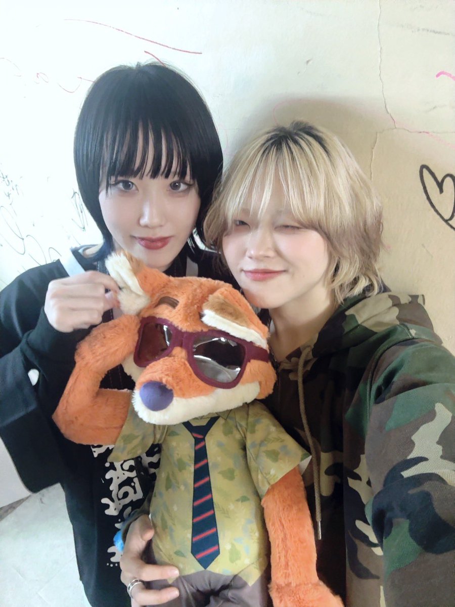 miyu_overkill's tweet image. Shimizちゃんとも無事にお写真撮れたー！
しーちゃんのライブパフォーマンスも性格も人間としてとても大好きです！今後ともよろしくです💙
キラミナさんの新曲もとても良きでした！
#キラミナ　さん!