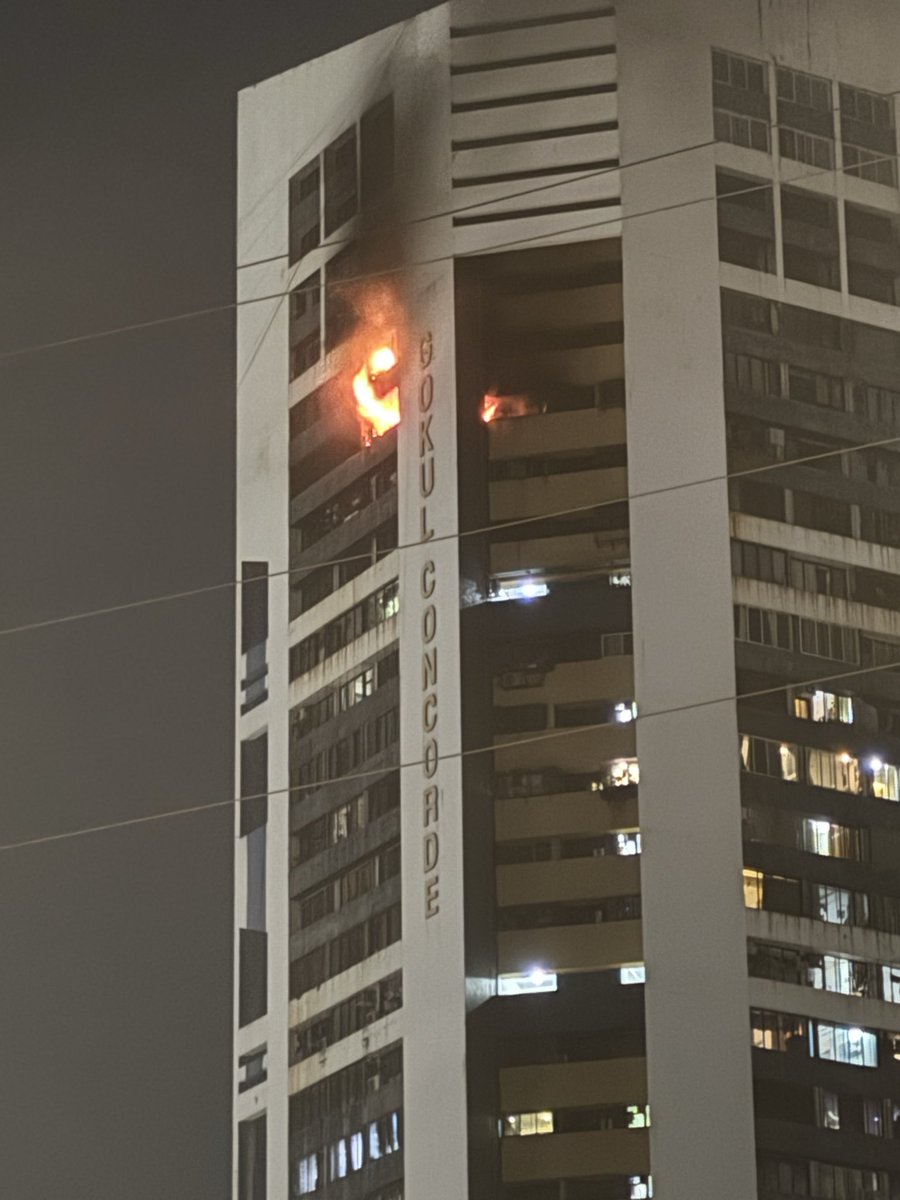 MakhelaRohan's tweet photo. Fire at gokul concorde Kandivali west.
@mybmc @Dev_Fadnavis https://t.co/kHjwbx1xEU