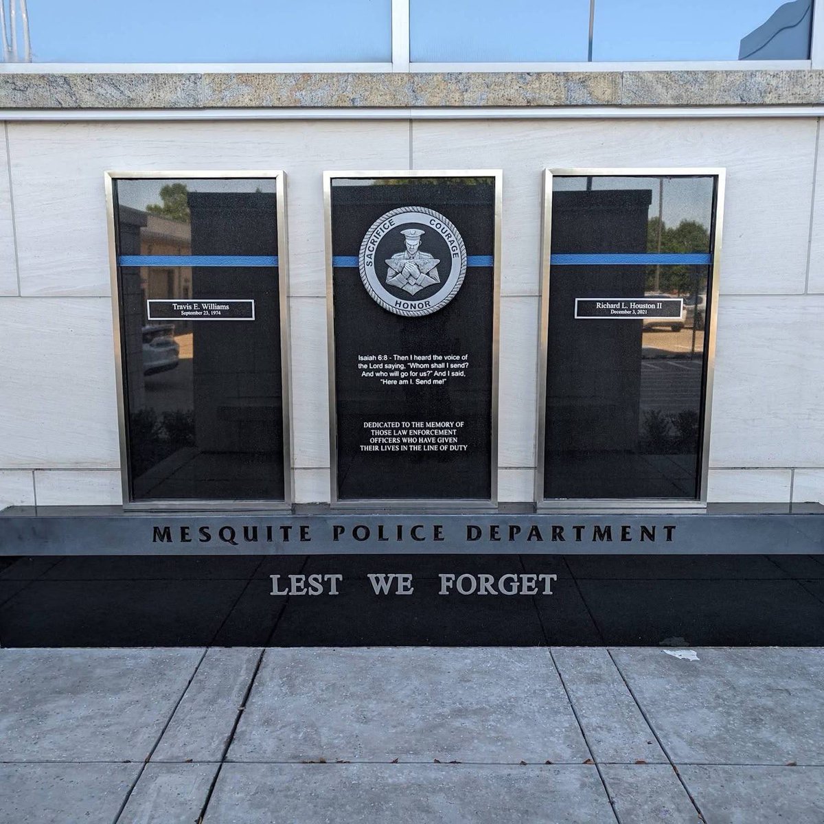 Honoring Officer Richard Houston II
End of Watch: December 3, 2021

Today, we pause to honor and remember Officer Richard Houston II, whose life of courage, compassion, and service continues to inspire everyone who wears the badge in #Mesquite.

Officer Houston served the