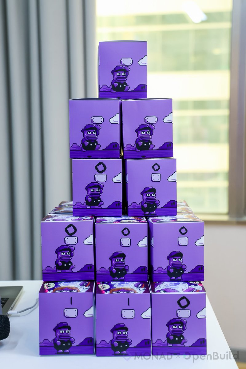 imxy007's tweet photo. 周六的上海 Monad Blitz Hackathon，近 80 名开发者从早 9 点 Build 到 晚 9 点，最后交付 22 个项目，其中很多人还是刚接触 Web3 ，在这里 Deploy 了自己的第一个 Dapp。

我们还将 Monad Card 带到了线下，以后 Monad 的小伙伴只要在线下贴贴就知道对方在 Monad 上 Build 了什么！

最后就是实体的 Monad Box，大家猜猜里面是什么🤣
@OpenBuildxyz @monad @monad_zw @monad_dev @Monad_APAC