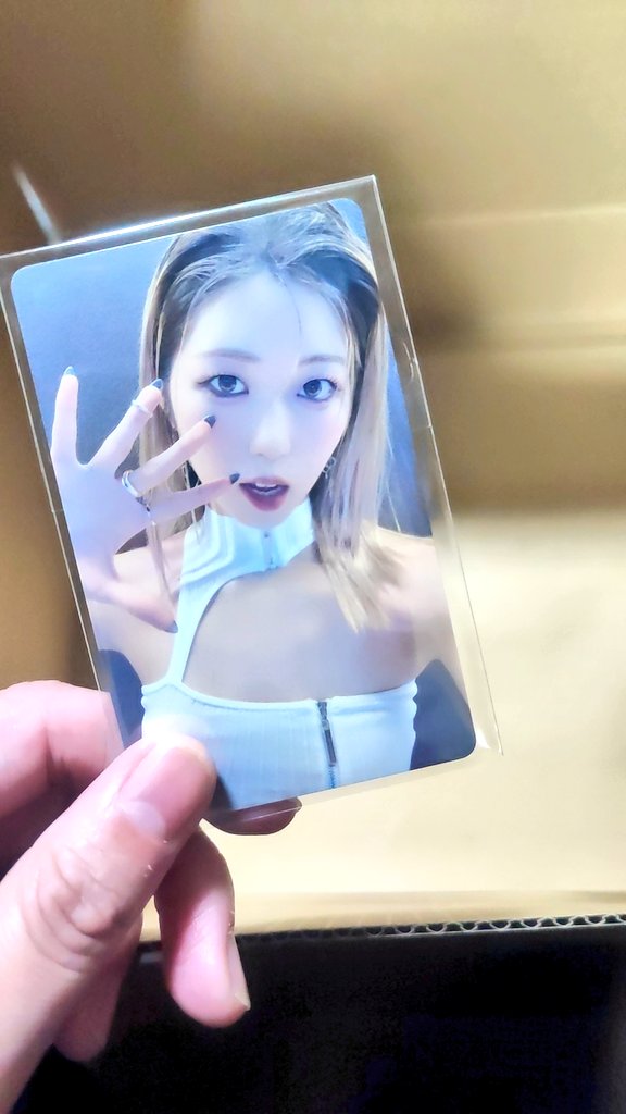 いしゅグッズ届いた！！！思ったよりカバンでかい！！！タオル可愛い