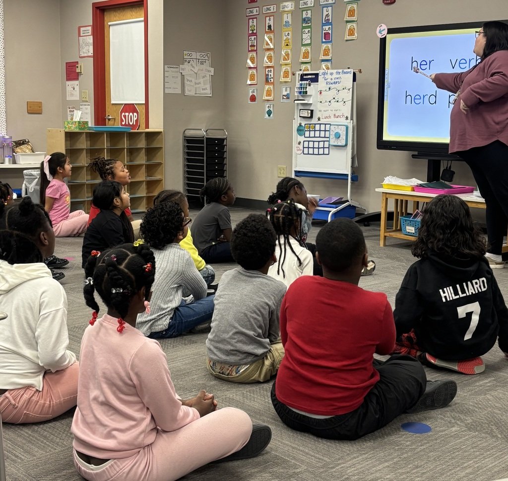 Students RM 104 <a href="/sunnyheightsele/">Sunny Heights Elem</a> working on their "er" words today. Great to see our students working so hard! #WarrenWill #OURHeights