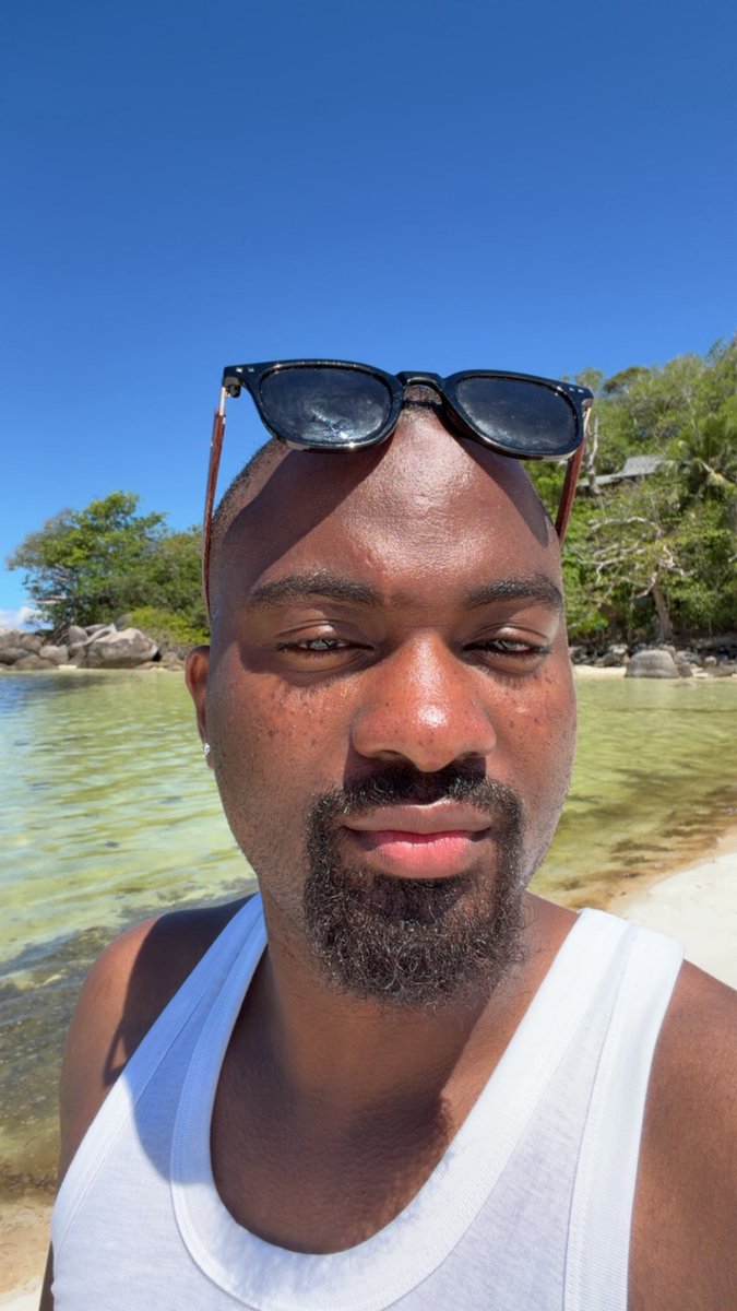 skinnyniggr's tweet image. Island living 🏝️🇸🇨