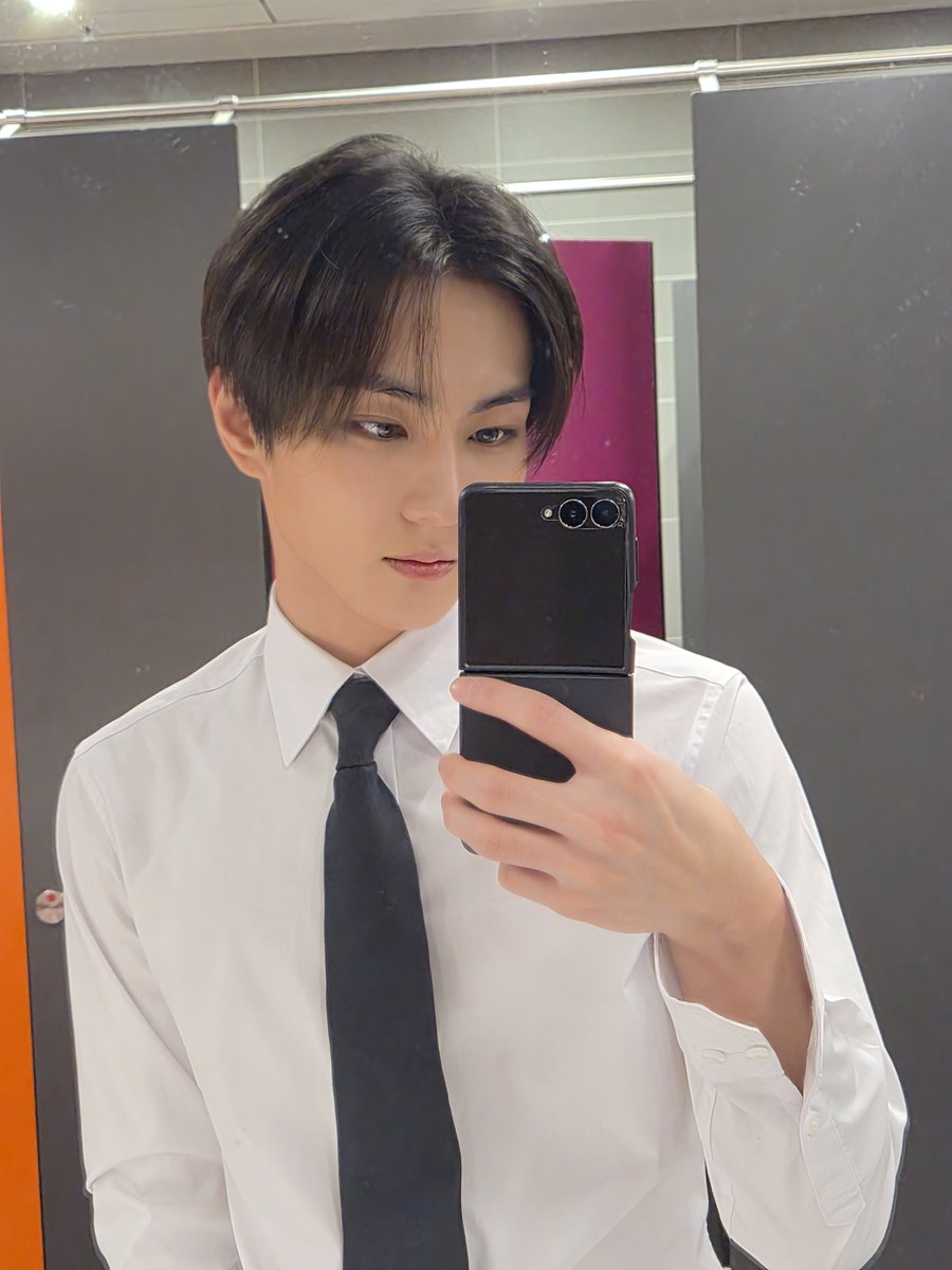 [ #정원’s Post ] 251203

#JUNGWON: Good night ♡

<a href="/ENHYPEN_members/">ENHYPEN</a> <a href="/ENHYPEN/">ENHYPEN OFFICIAL</a> #ENHYPEN #엔하이픈