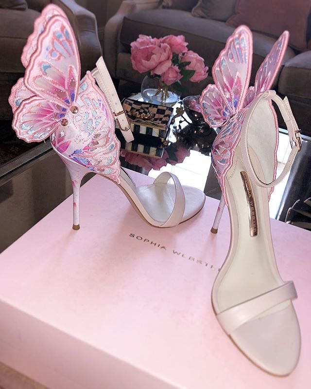 aesttics's tweet photo. butterfly heels https://t.co/HMsiKKwjDb