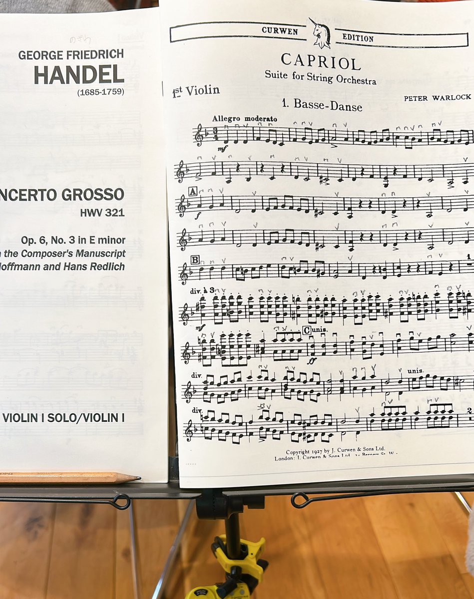 h_i_r_o_m_i_'s tweet image. 今日は私の月2回のお楽しみ、弦楽アンサンブルの練習日✨来年の演奏会に向けて新しい楽譜が配られました。Peter Warlock …初対面の作曲者。イギリスの方だそう。他にヘンデルとチャイコフスキーも弾き、集中したよい時間でした🎻