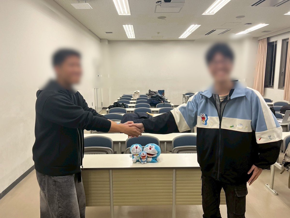 本日の例会では、運営の引き継ぎを行いました。3体のドラえもんが見守る中会長が交代し、いよいよ新たなF同がスタートします。
これからも藤子不二雄作品の魅力を多くの人に伝えられるよう活動していきますので、どうぞよろしくお願いします🙇‍♂️

#ドラえもん
#京都大学藤子不二雄同好会

[S.Y.]