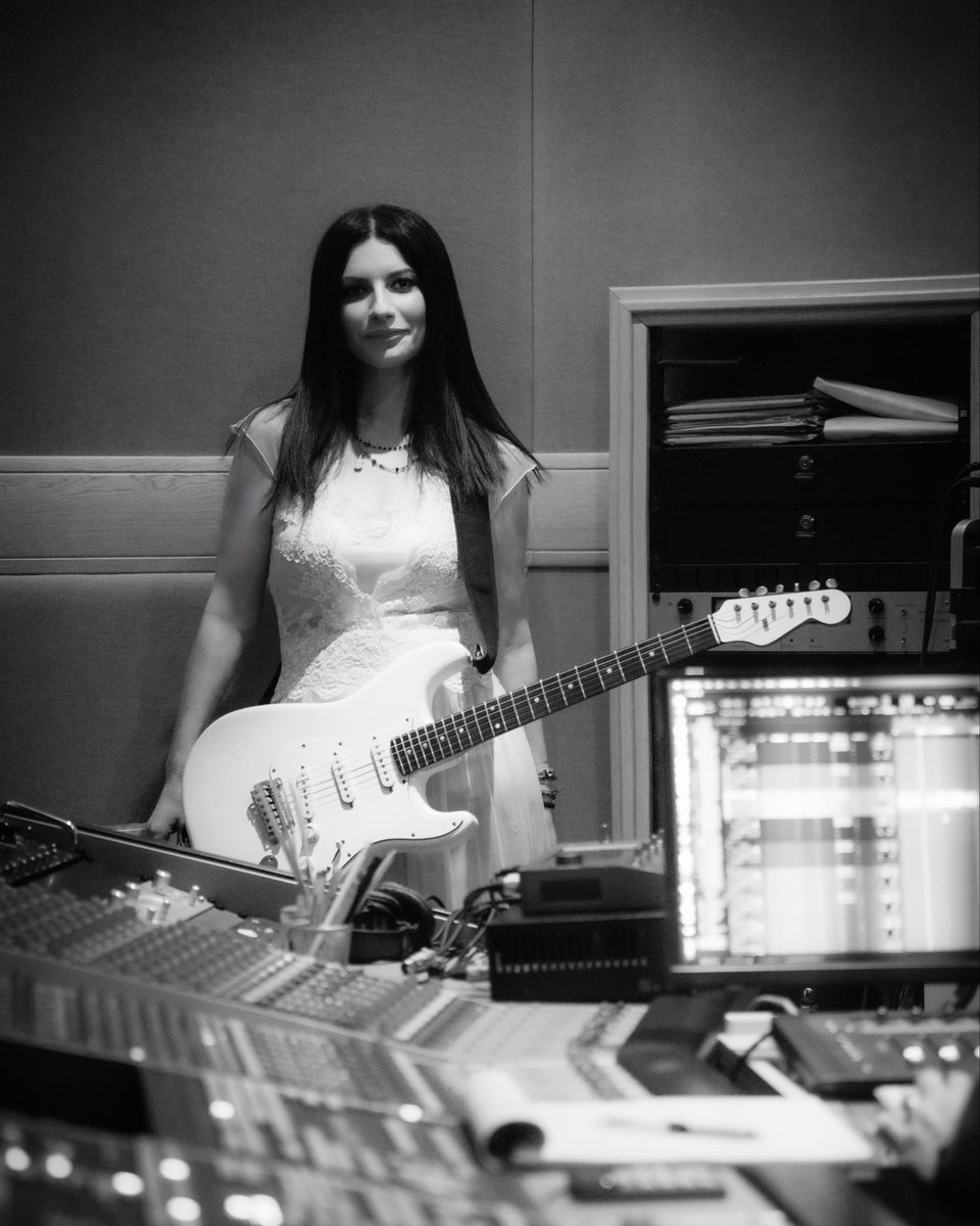 Laura Pausini tweet media