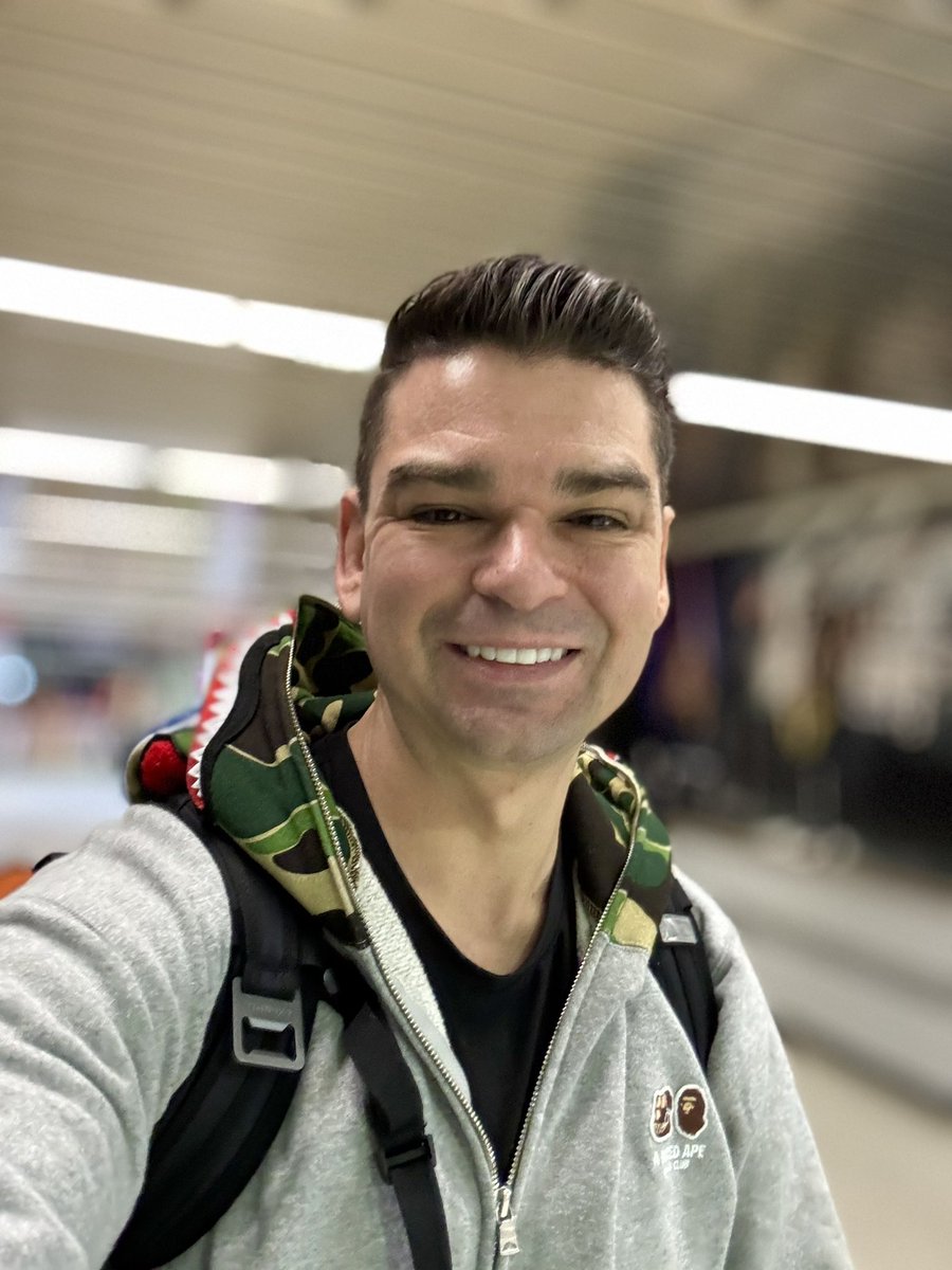 SteveKBark's tweet image. gm

It happened again!

Two random people, younger and cooler than me, went out of their way to compliment my @BoredApeYC x @BAPEOFFICIAL hoodie. One of them literally dapped me up.

This apparel resonates way beyond Web3. Stoked I won this hoodie in Vegas at ComplexCon.