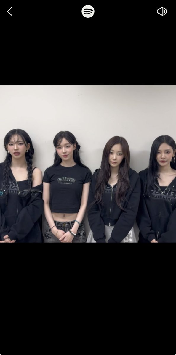 今年最常聆聽的歌直接猜對了🤣
這首真的很讚！
我沒有看劇 但歌真的很好聽🥹
沒有粉絲濾鏡 真的真心推薦
然後反而今年最常聽的歌手是IU了🫣
我猜應該是因為love wins all/ I stan you/ shopper 剛好在不同時間被我單曲循環🤣
趕論文的時候又直接播IU精選
抱歉小帕們 我真的很愛妳們 但我讀書不能太嗨🥴