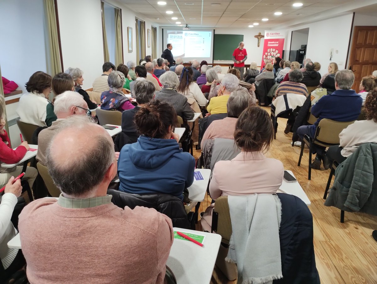 cadiocva's tweet photo. ❤️ #MientrasHayaPersonasHayEsperanza Más de cien agentes de @cadiocva compartieron reflexión, oración y gratitud en el #EncuentroDeVoluntariado celebrado el 1 de diciembre. #ProgramaVoluntariado #IRPF #NosImpulsa #SomosComunidad
📲 Descubre más en https://t.co/LSkZud6Rqd https://t.co/1vp8DcBsA3