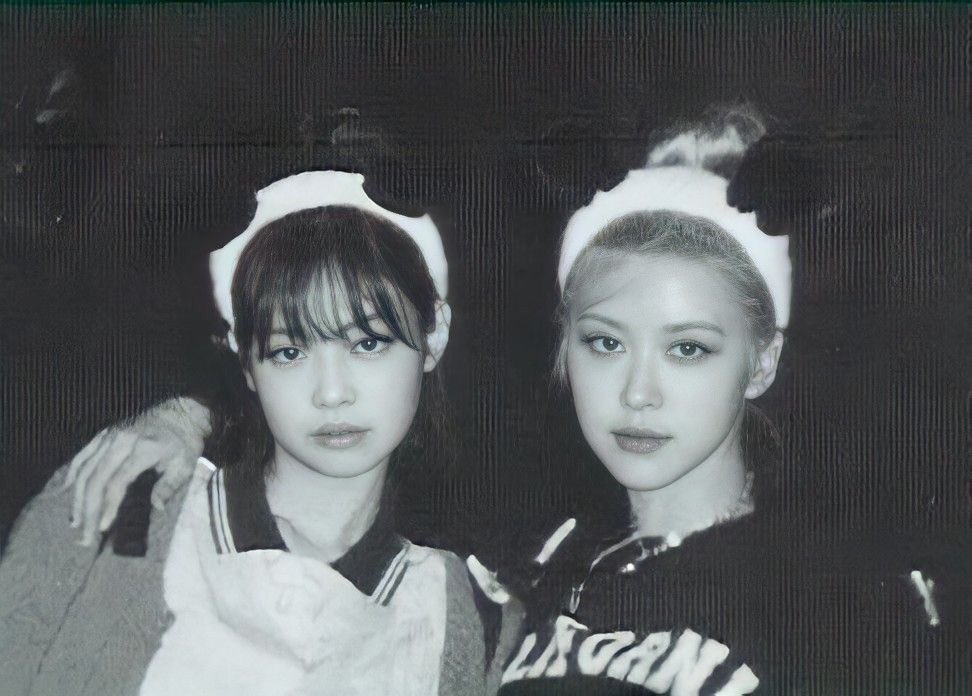 jnkxrsie's tweet photo. december &amp; you — a short chaennie au

every year, jennie and rosé attend 𝘔𝘪𝘴𝘢 𝘥𝘦 𝘎𝘢𝘭𝘭𝘰 together. not out of devotion, but because of a long standing deal: 

𝘮𝘪𝘴𝘴 𝘢 𝘥𝘢𝘸𝘯 𝘮𝘢𝘴𝘴, 𝘢𝘯𝘥 𝘵𝘩𝘦 𝘰𝘵𝘩𝘦𝘳 𝘨𝘦𝘵𝘴 𝘰𝘯𝘦 𝘸𝘪𝘴𝘩 𝘨𝘳𝘢𝘯𝘵𝘦𝘥. https://t.co/LB6hqdy9XJ