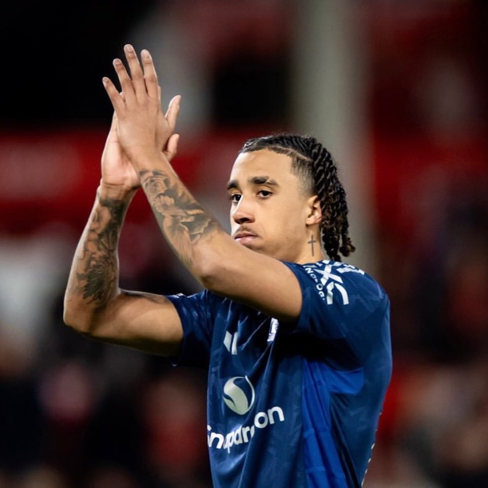 🚨🇫🇷 Rúben Amorim on Leny Yoro: “I spoke with him because he makes a mistake and struggles. He wants to do everything so well”.

“He’s growing with games and setbacks, it’s not easy for a young guy. He knows it wasn’t his best game”.