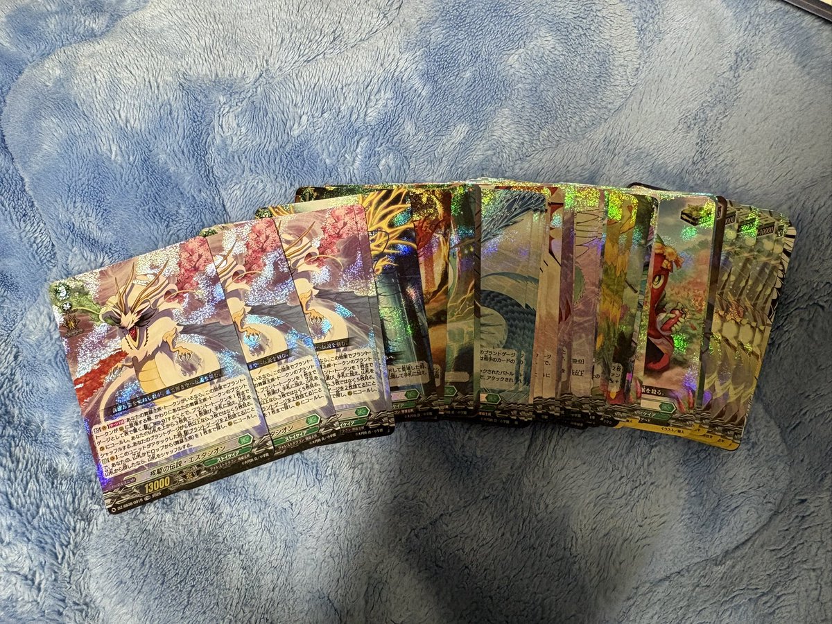 ツイキャスのために未開封のシキのデッキ買ったら全部光っててひっくり返った