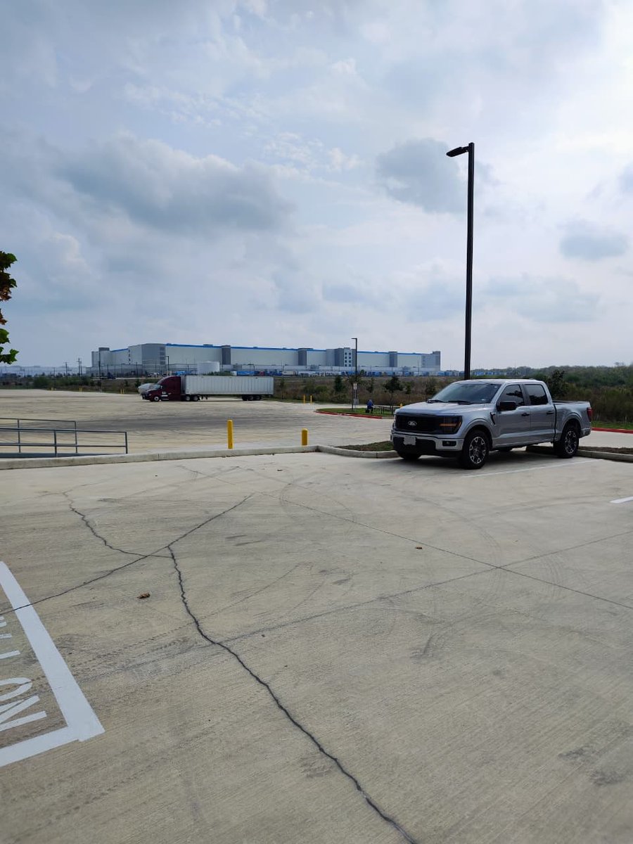 Diferencias de invertir en Texas 🇺🇸 vs. Argentina 🇦🇷:

- No hay impuesto a los ingresos brutos ✅
- No hay impuesto a las ganancias empresa ✅
- No hay impuesto al cheque ✅
- No hay impuesto a los dividendos ✅
- No hay IVA (hay sales taxes al 6.25%) ✅
- No hay retenciones y