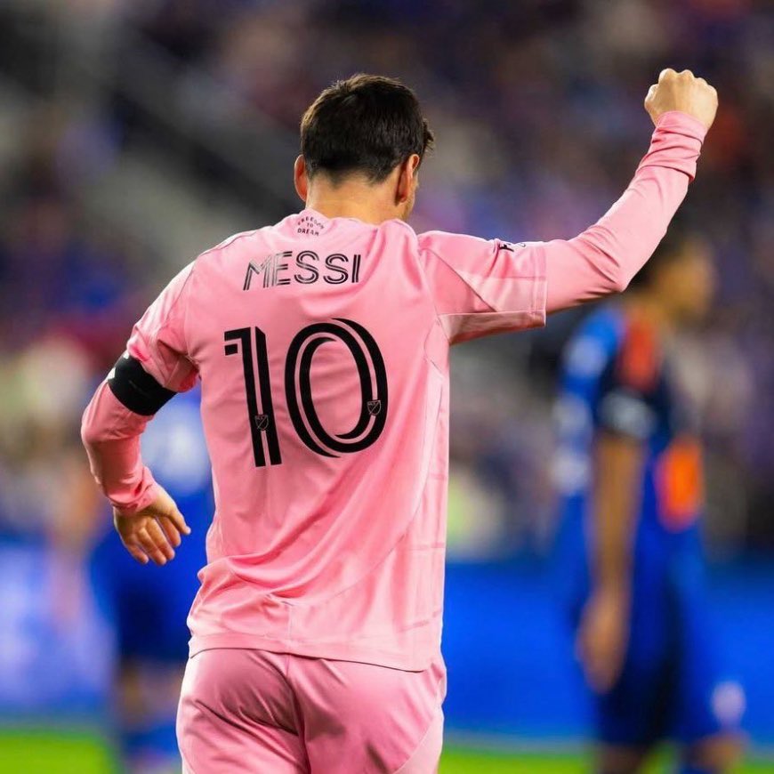 📌Barça director Deco shuts down Messi short-term loan talk: “Not possible. Leo has a contract. He’s always Messi and can offer a lot, but it’s not on the table right now.”

#Messi #Barcelona #TransferTalk #FootballNews #LaLiga #GOAT #Deco