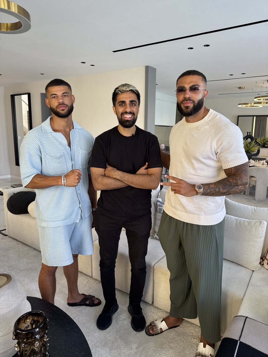 MoVlogsX's tweet photo. New vid with the Onuha brothers out now on YouTube, go check it out! 
https://t.co/wlWCfyqGbt https://t.co/fxSSzJ55I4