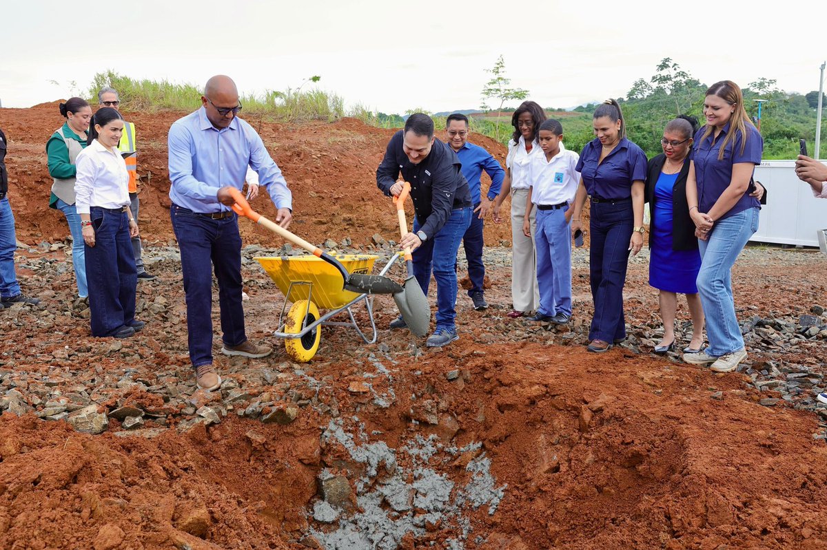 Arrancamos la construcción de una de las obras educativas más importantes para Panamá Oeste.

El Centro de Educación Integral de Puerto del Mar atenderá a más de 2,500 estudiantes desde inicial hasta media académica y técnica, brindando espacios dignos, seguros y pensados para el