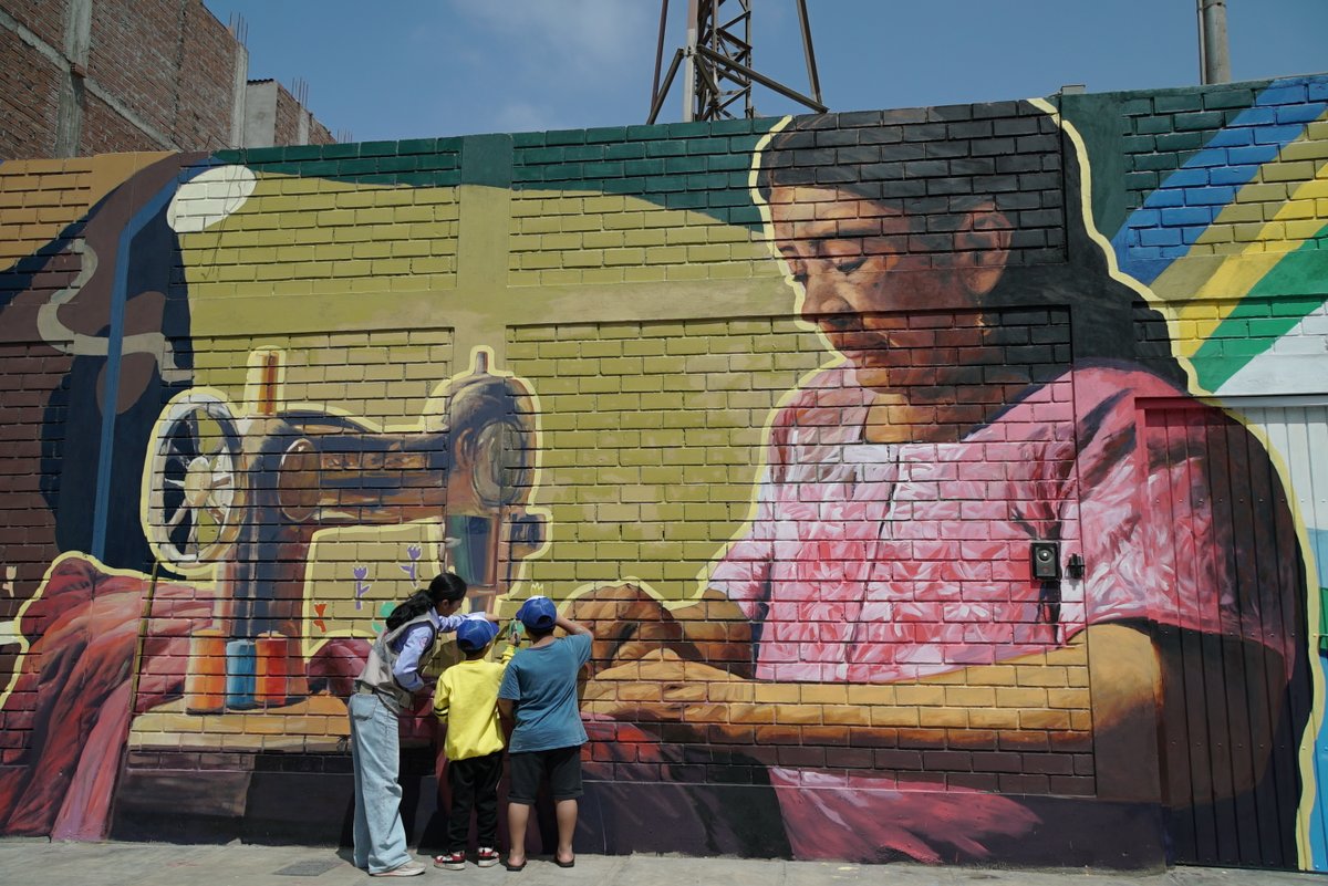 Realizamos el pintado artístico de la Subestación Filadelfia en San Martín de Porres, como parte del proyecto “Orgullo de vecinos a través del arte”, una iniciativa que une la identidad y el desarrollo urbano en beneficio de la comunidad y del medio ambiente.🌱

#SomosPluz