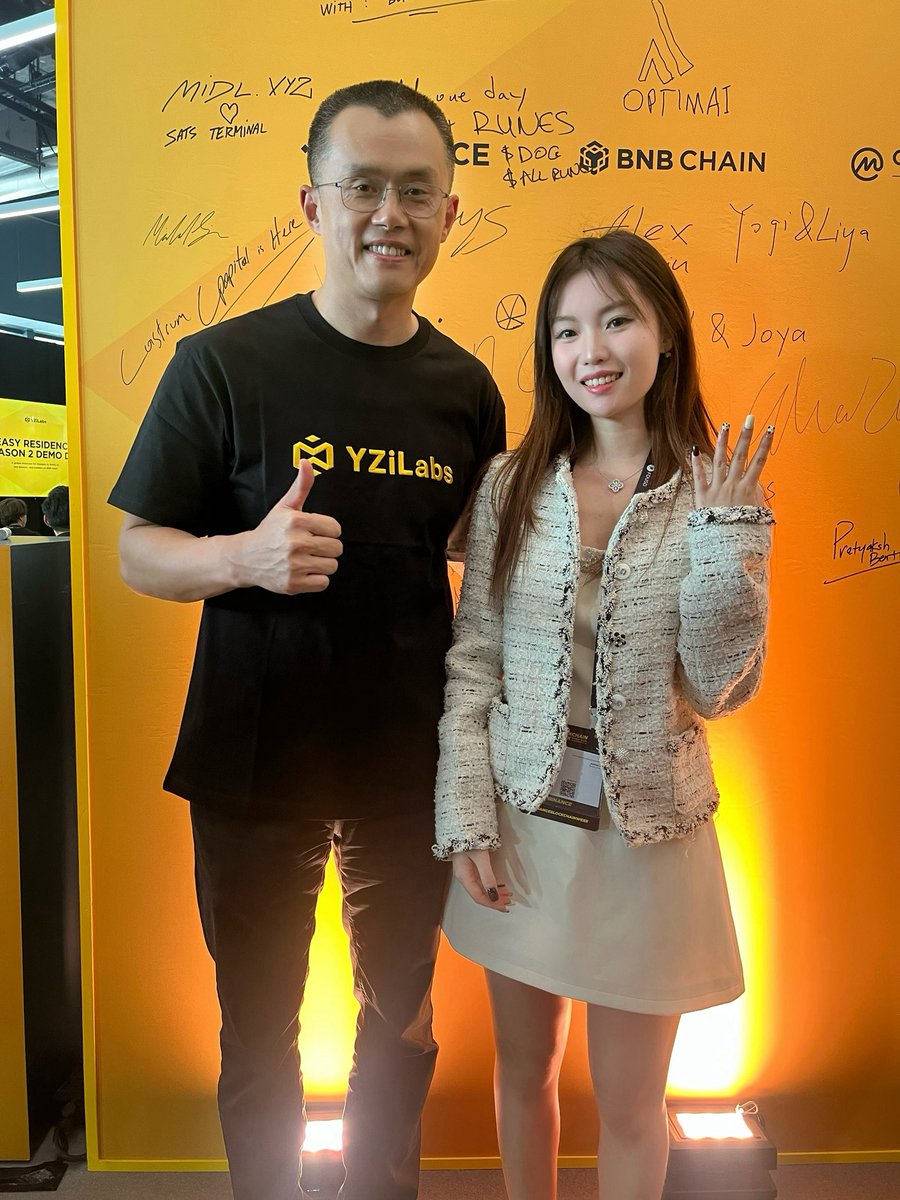 终于也有了和<a href="/cz_binance/">CZ 🔶 BNB</a> 的合照🤣

今天在 <a href="/yzilabs/">YZi Labs</a> 的demoday 还看到了校友项目的路演<a href="/0xXQ1/">XQ</a> <a href="/0xN10N/">0n10n</a> ，除了crypto的项目之外还有很多和医疗 健康等等的项目，portfolio 的type更加多元化了