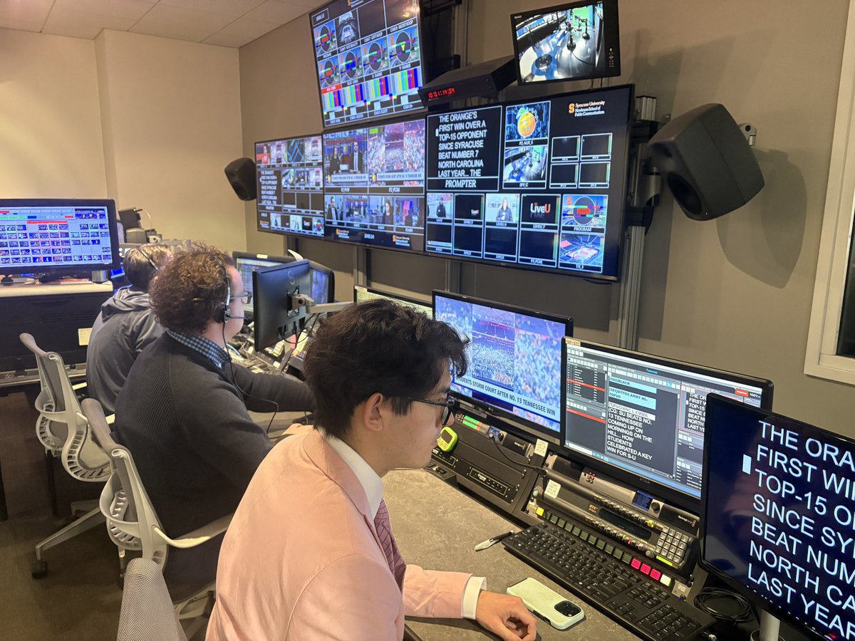 KeithAtSu's tweet image. Final @MorninOnTheHill for fall semester. Will miss this group of great young people who keep me feeling young. @NewhouseSU