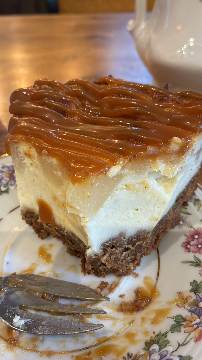 Révision… mais dans un lieu salon de thé/boutique trop cosy 🥺

Cheesecake base spéculos, poire et coulis caramel beurre salé

Bonus potichat