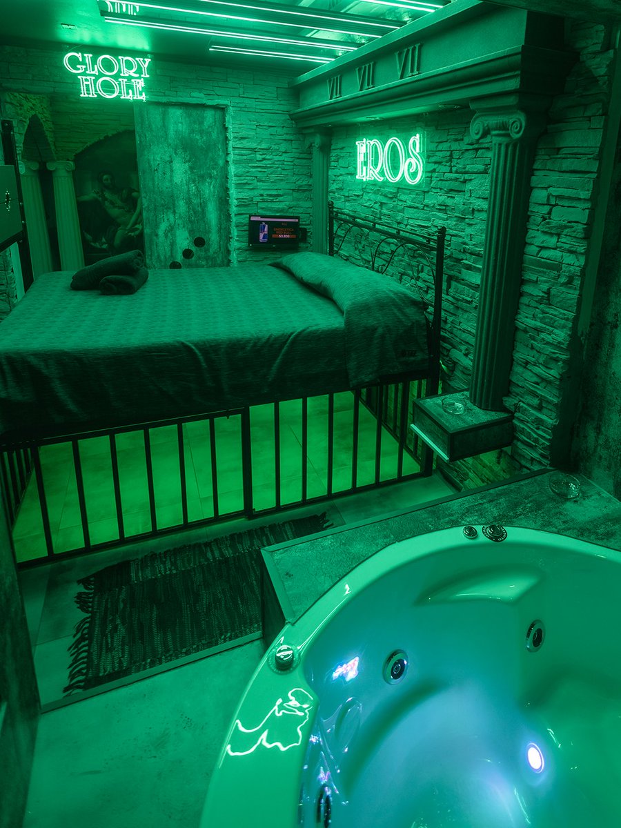 Tu +1 ya entendió la indirecta.
Ahora solo falta elegir habitación y encender los momentos... y acá te dejamos una idea 🤭.

Toda la info en hotel777.cl