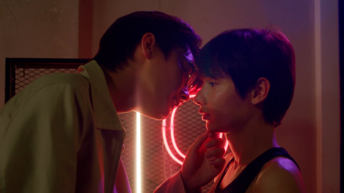 teevithe's tweet image. ⚠️ SPOILER BURNOUT SYNDROME EPS 2 ⚠️
PHEEM N-NGEROKOK???!!!!!!
PHEEM TIBA TIBA BUKA BAJU DAN TATTONYA??!!!!
PHEEM NYIUM JIRA… ANJIR BARU EPS 2… 

INI NGEGAS BANGET HALOOOO GA KUATTT😭

#BurnoutSyndromeSeriesEP2
#dew_jsu