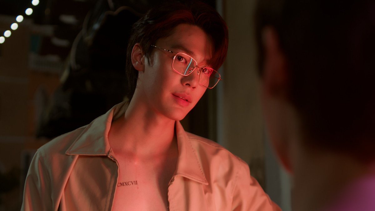 teevithe's tweet image. ⚠️ SPOILER BURNOUT SYNDROME EPS 2 ⚠️
PHEEM N-NGEROKOK???!!!!!!
PHEEM TIBA TIBA BUKA BAJU DAN TATTONYA??!!!!
PHEEM NYIUM JIRA… ANJIR BARU EPS 2… 

INI NGEGAS BANGET HALOOOO GA KUATTT😭

#BurnoutSyndromeSeriesEP2
#dew_jsu