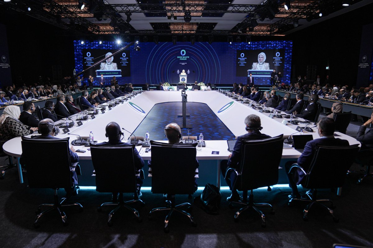 İsrafsız bir dünya ve yaşanabilir bir gelecek hedefiyle çıktığımız bu yolda, İstanbul’da tarihi bir adımı daha hep birlikte attık. 

Onursal Başkanımız Sayın Emine Erdoğan’ın himayelerinde gerçekleştirdiğimiz Yüksek Düzeyli Tarım ve Orman Bakanları Paneli’nde; Tarım ve Orman