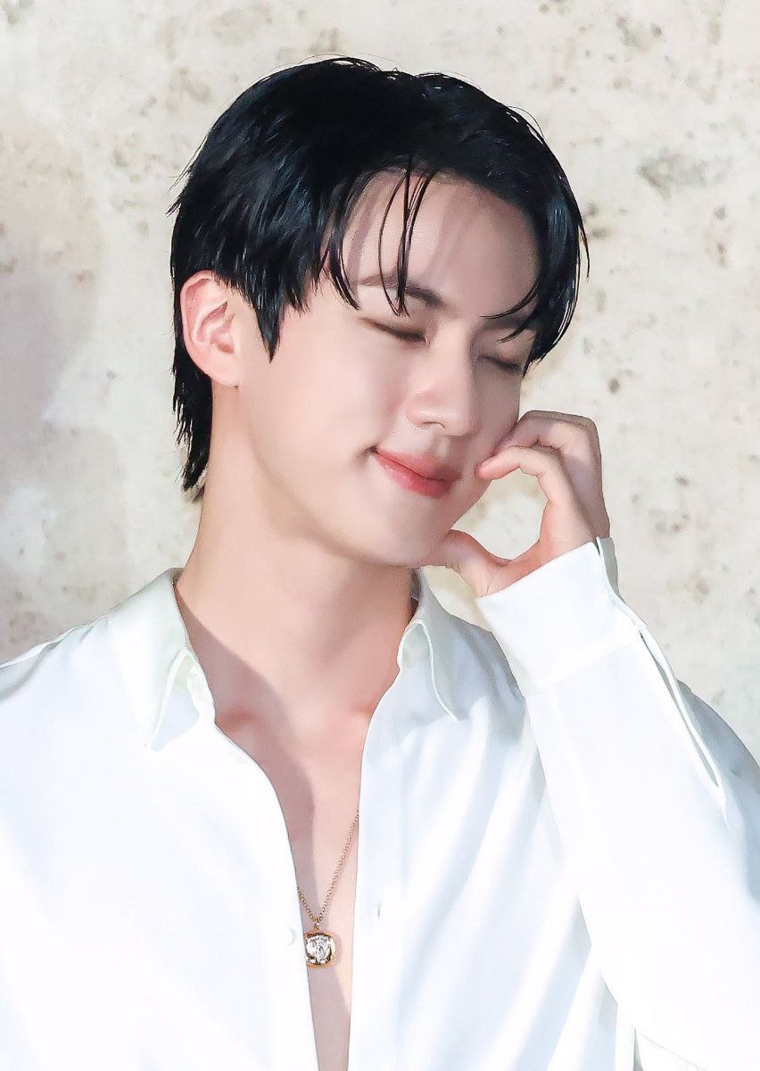SaRa2006ArMy7's tweet photo. HAPPY BIRTHDAY JIN
#JinYouMakeUsHAPPY
#HappyBirthdayPrincess 
#WorldwideHandsomeJin https://t.co/zhLtrFIReJ