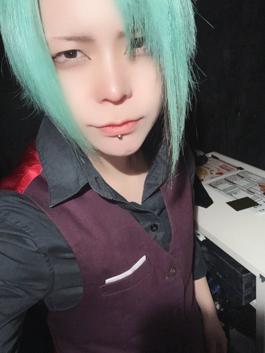 ログインっ

今日はPERSONAいる
会いに来てケロ〜🫠🫠🫠

#大阪 #男装 #男装コンカフェ #中性 
#コンカフェ #ミナミ #宗右衛門町