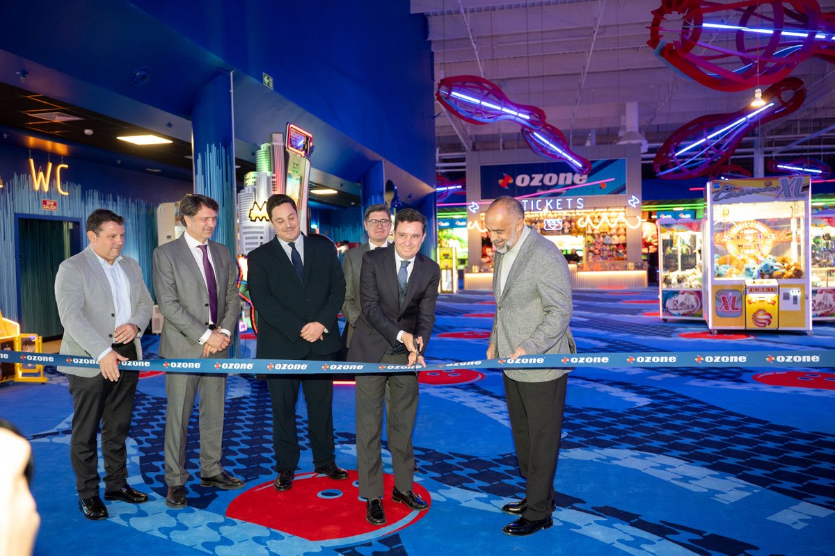 Bogaris_'s tweet photo. Desde #Bogaris queremos dar nuestra enhorabuena al equipo de #MegaOzoneBowling por la apertura de su nuevo centro de ocio en Sevilla que ya forma parte de la oferta del Centro Comercial @AlestePlaza. También, gracias al @Ayto_Sevilla por su apoyo institucional al proyecto. https://t.co/mhd1aXod7X