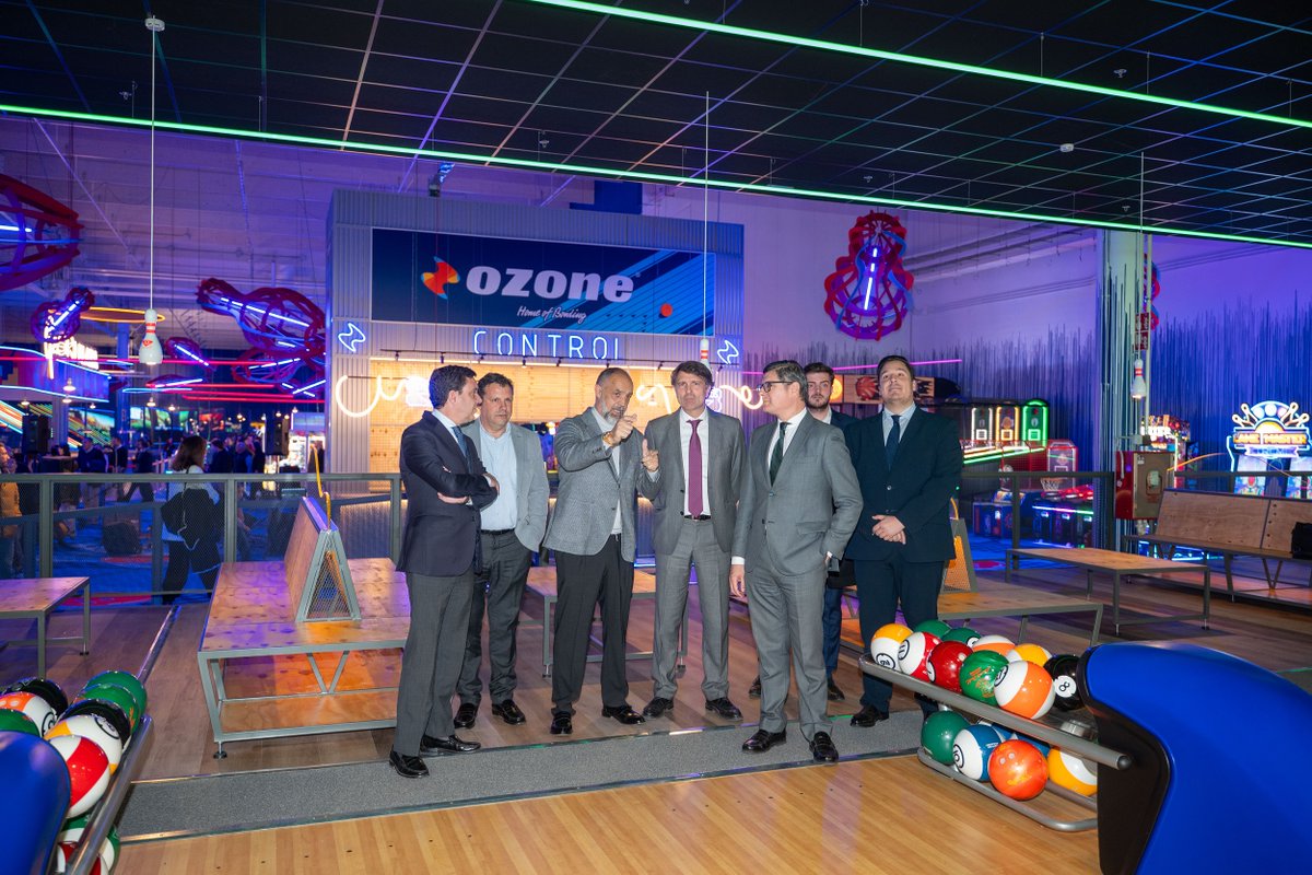 Bogaris_'s tweet photo. Desde #Bogaris queremos dar nuestra enhorabuena al equipo de #MegaOzoneBowling por la apertura de su nuevo centro de ocio en Sevilla que ya forma parte de la oferta del Centro Comercial @AlestePlaza. También, gracias al @Ayto_Sevilla por su apoyo institucional al proyecto. https://t.co/mhd1aXod7X