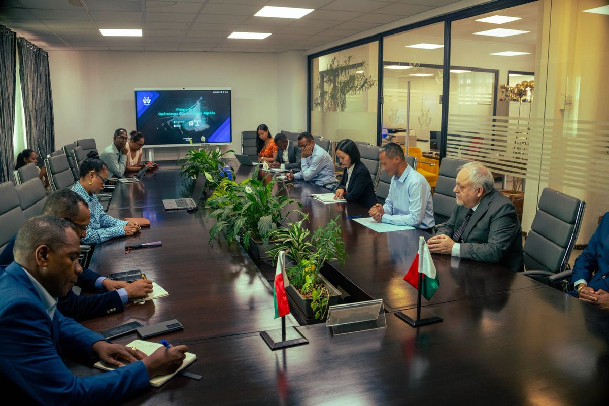 DGDMadagascar's tweet photo. La Douane Malagasy et l’OMD avancent vers le programme OEA avec un atelier clé visant audits, procédures accélérées et compétitivité. https://t.co/uGaGHtqIxS