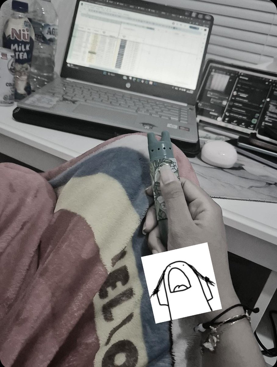 Cuma gila kerja, mau gila cowo tapi kalo pacaran bucin nya suka jd tolil kebangetan
Kayanya emg ga cocok cinta cintaan diaku 😞