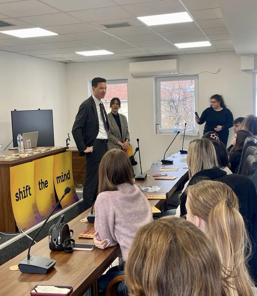 In Kochani today with <a href="/SwedeninMK/">Sweden in North Macedonia</a>, also great to meet with a group of smart and engaged high school students, for a chat about #Sweden, and a game of #Mindshifters. 🇸🇪 🇲🇰