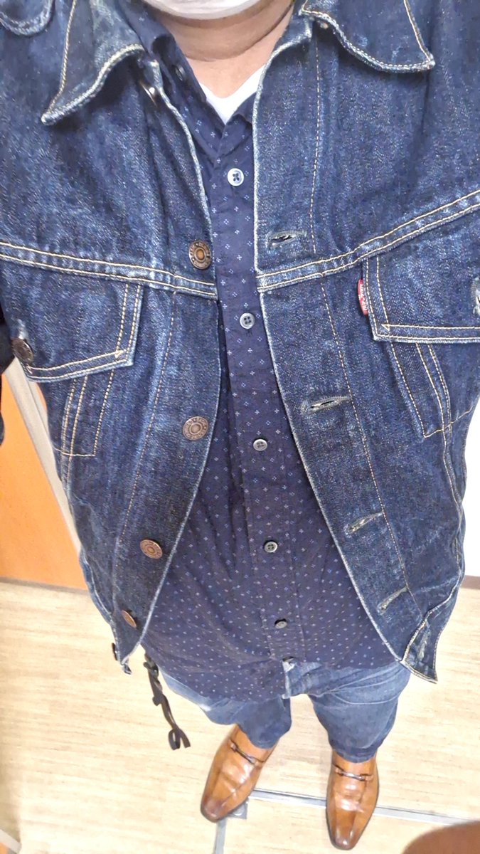 tQ12jMMY8kYdyh8's tweet photo. 【11月29日のお召し物】
デニム出勤日可能日
紺色シャツ
A.P.C.
(プチニュースタンダード31インチ)
そして勤務中は、会社支給のブルゾン(非公開m(__)m)
帰り道は、DenimeのGジャン
#APC
#Denime
#ビジネスカジュアル https://t.co/dIxZ7ZphkE