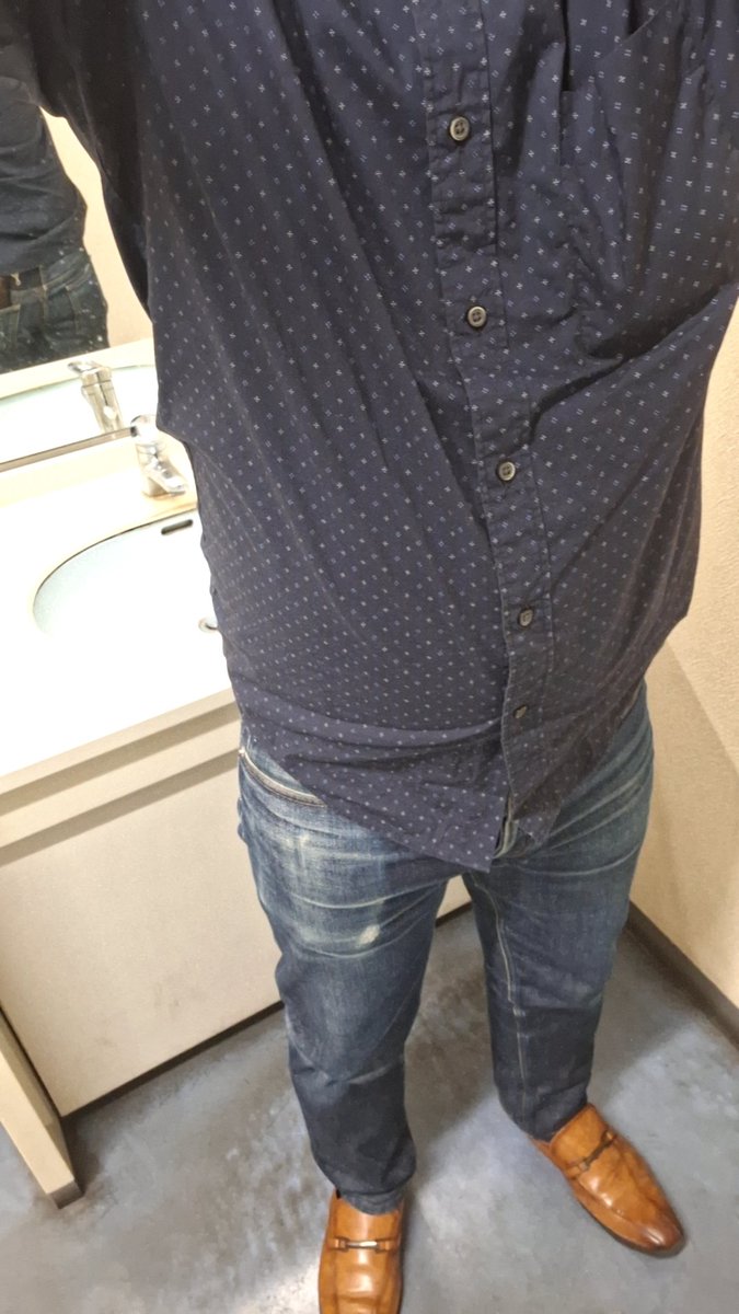 tQ12jMMY8kYdyh8's tweet photo. 【11月29日のお召し物】
デニム出勤日可能日
紺色シャツ
A.P.C.
(プチニュースタンダード31インチ)
そして勤務中は、会社支給のブルゾン(非公開m(__)m)
帰り道は、DenimeのGジャン
#APC
#Denime
#ビジネスカジュアル https://t.co/dIxZ7ZphkE