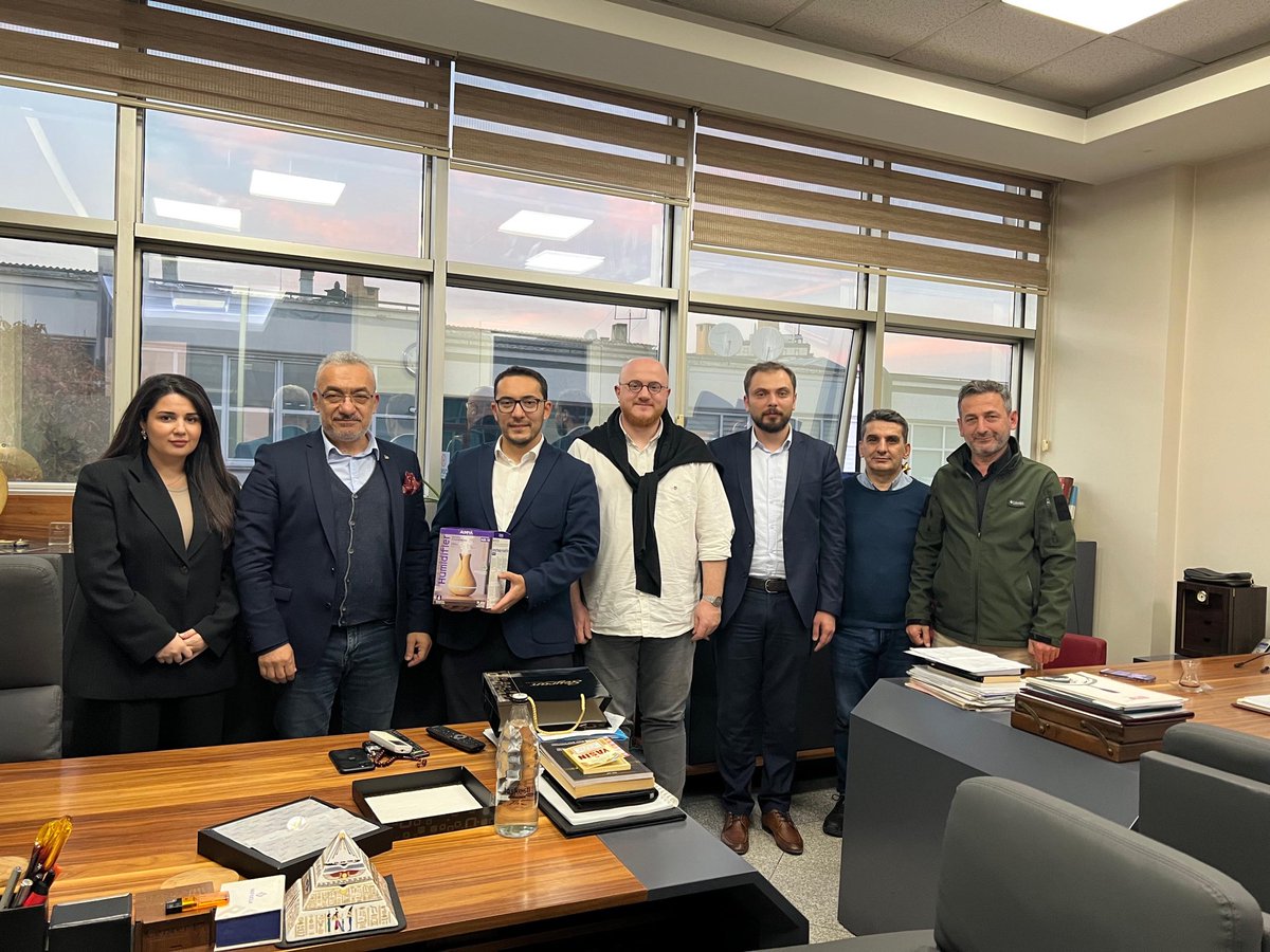 İl Seçim İşleri Başkanımız Av. Talha Kor, İl Seçim İşleri Başkan Yardımcımız Av. Necmettin Yazıcı, İlçe Seçim İşleri Başkanımız Av. Yunus Kurt ve Seçim İşleri birimimizle birlikte; önceki dönem Belediye Başkan Vekilimiz ve Seçim İşleri Başkanımız Sn. Ali Hacınoğmanoğlu’nu ziyaret