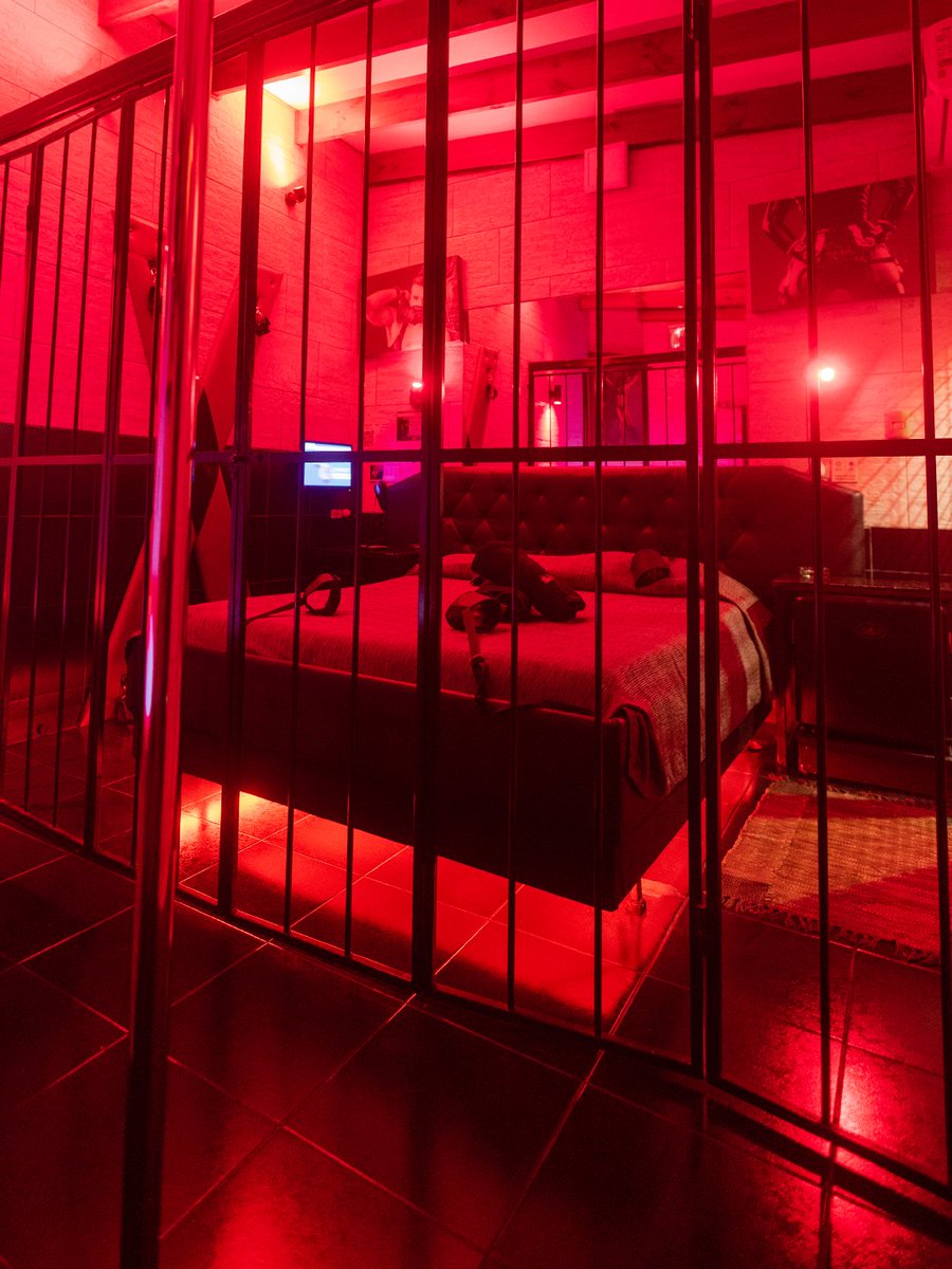 Esa energía que te está sobrando… Sí, esa misma. Dale un buen uso en el 777. 😏🔥

Toda la info en hotel777.cl