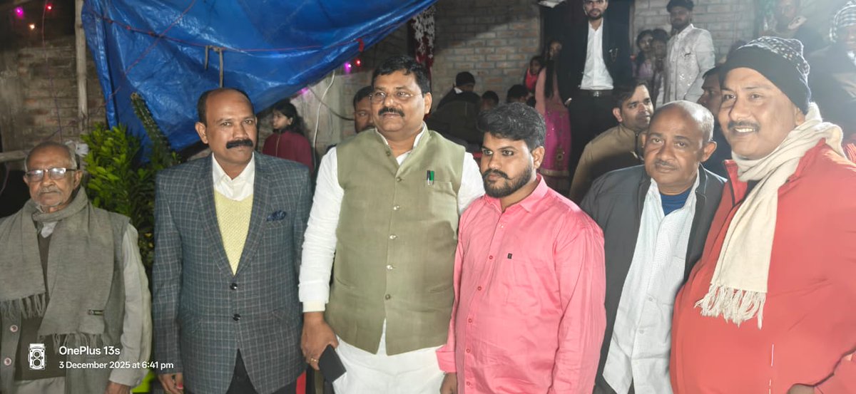 JDUUmeshSingh's tweet image. महनार विधानसभा क्षेत्र के जंदाहा प्रखंड अंतर्गत सलहा में श्री संतोष कुमार सिंह जी के पुत्र के विवाह समारोह में सम्मिलित होकर नवदम्पत्ति को हार्दिक बधाई एवं शुभकामनाएँ प्रेषित कीं। ईश्वर से उनके सुखमय, मंगलमय एवं समृद्ध दांपत्य जीवन की कामना करता हूँ।