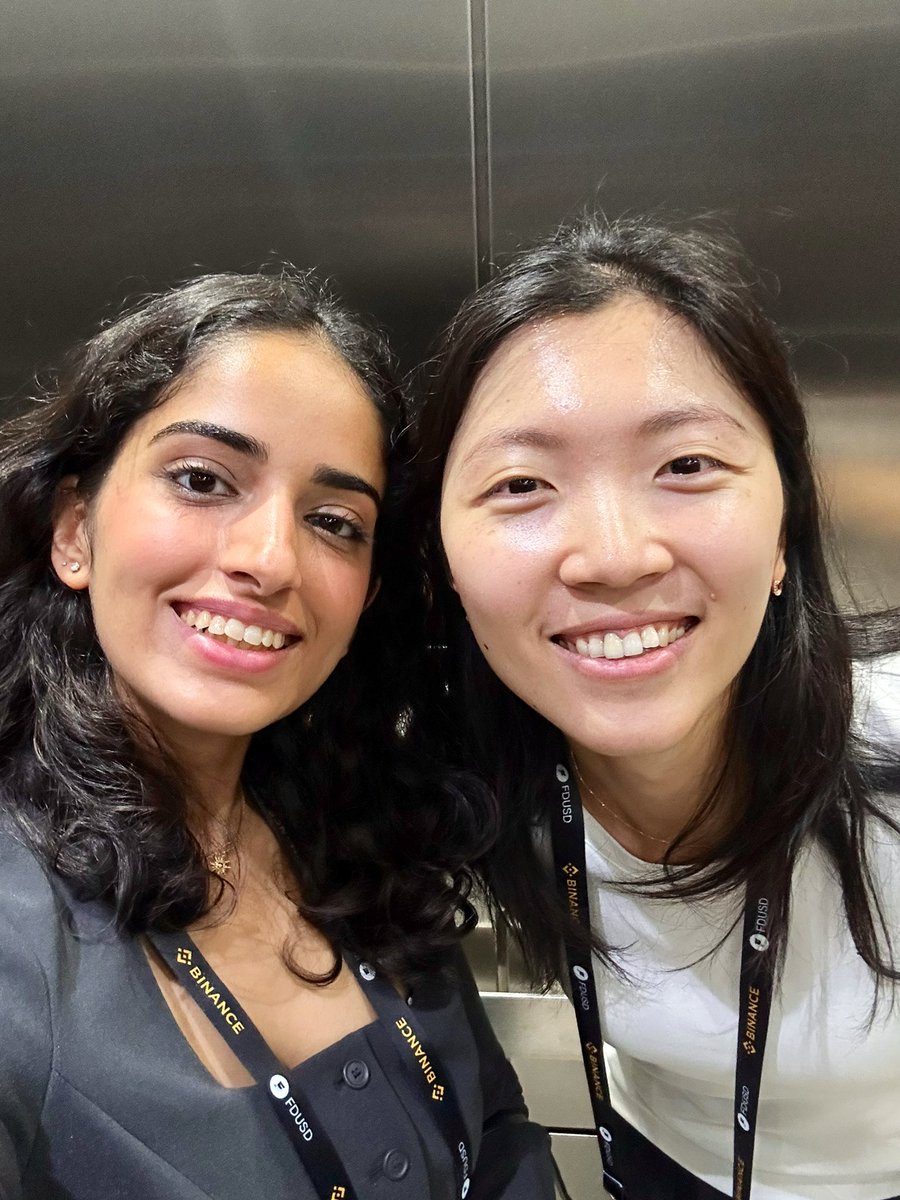 After being surrounded by so many people who are fond of <a href="/boratheworld/">Bora</a>, I finally got to meet her &lt;3  

And I can confirm - she really is the sweetest person!